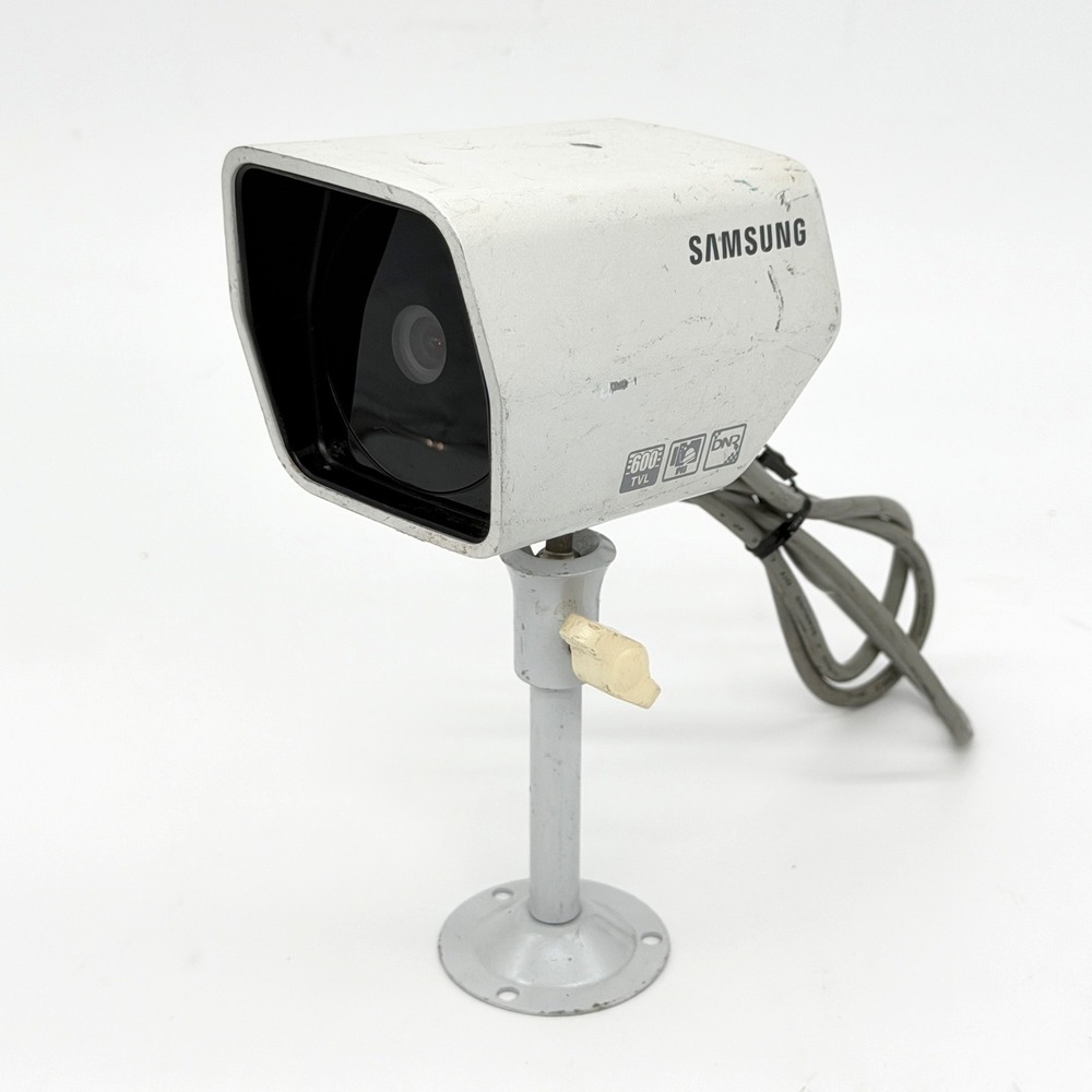 Samsung SOC-A101 Security Camera 600 TVL DNR Outdoor IP66 White with Mount